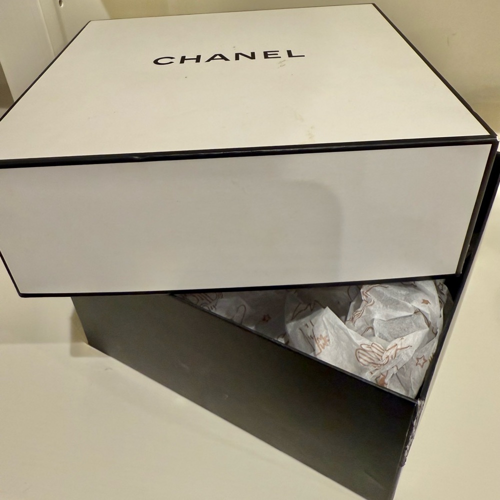 CHANEL Monochrome Gift Box